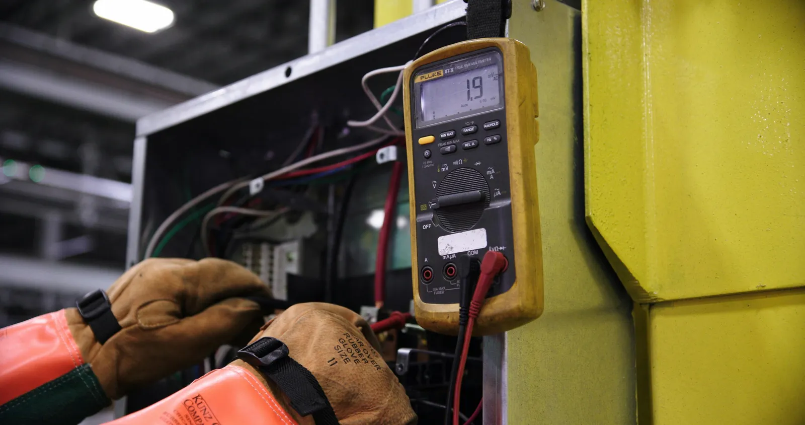 Testing circuit with voltage tester for electrical safety